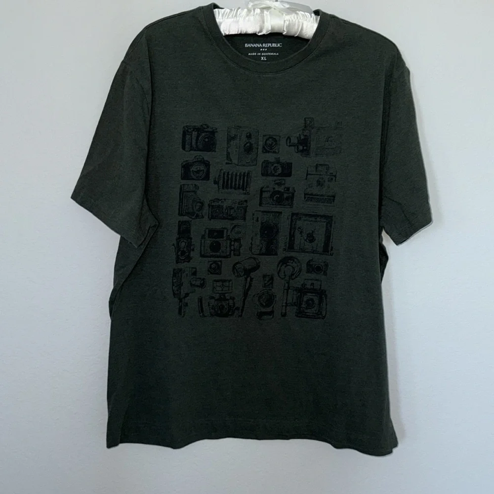 Banana Republic Dark‎ Green Graphic Tee XL